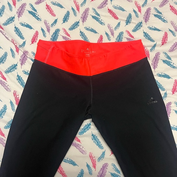 🌸Adidas Black and Red Leggings 3/4 - Picture 3 of 5
